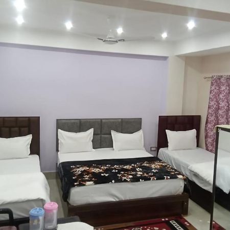 Отель Dixit Residency Вриндавана Экстерьер фото