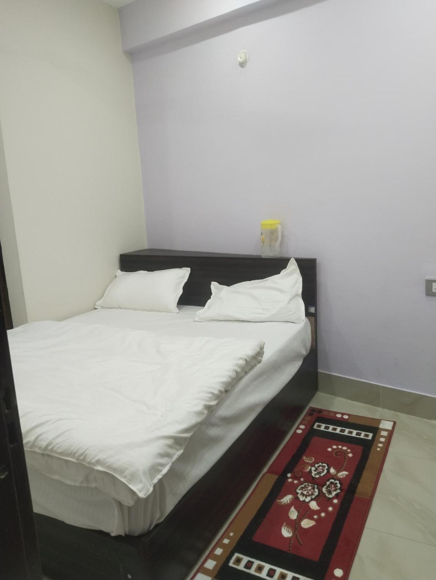 Отель Dixit Residency Вриндавана Экстерьер фото