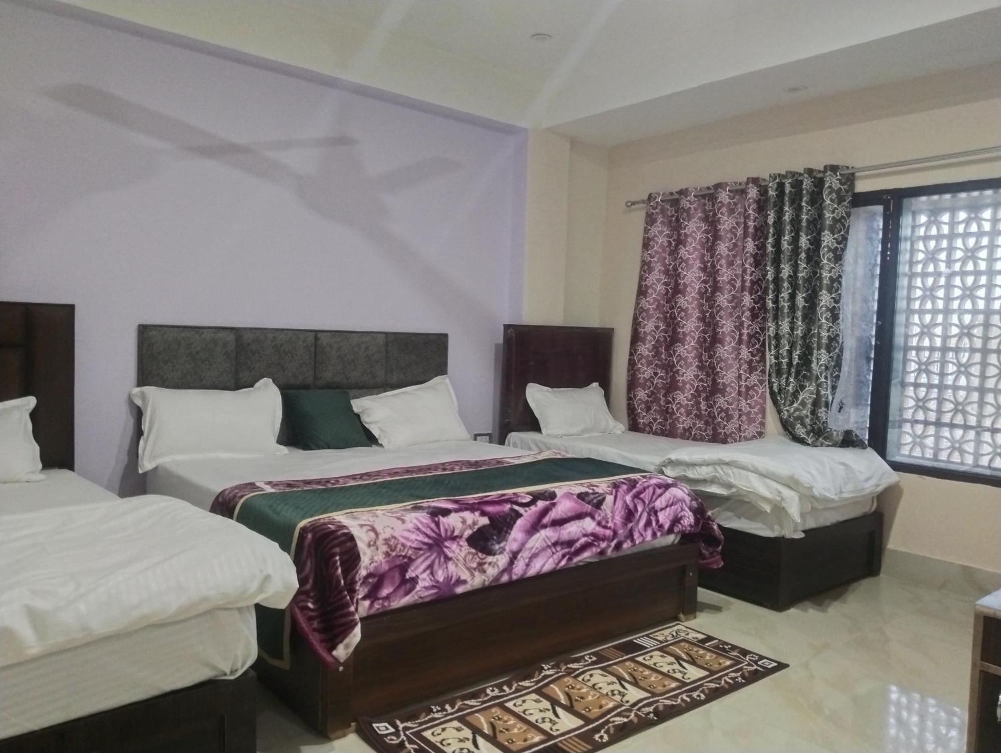 Отель Dixit Residency Вриндавана Экстерьер фото