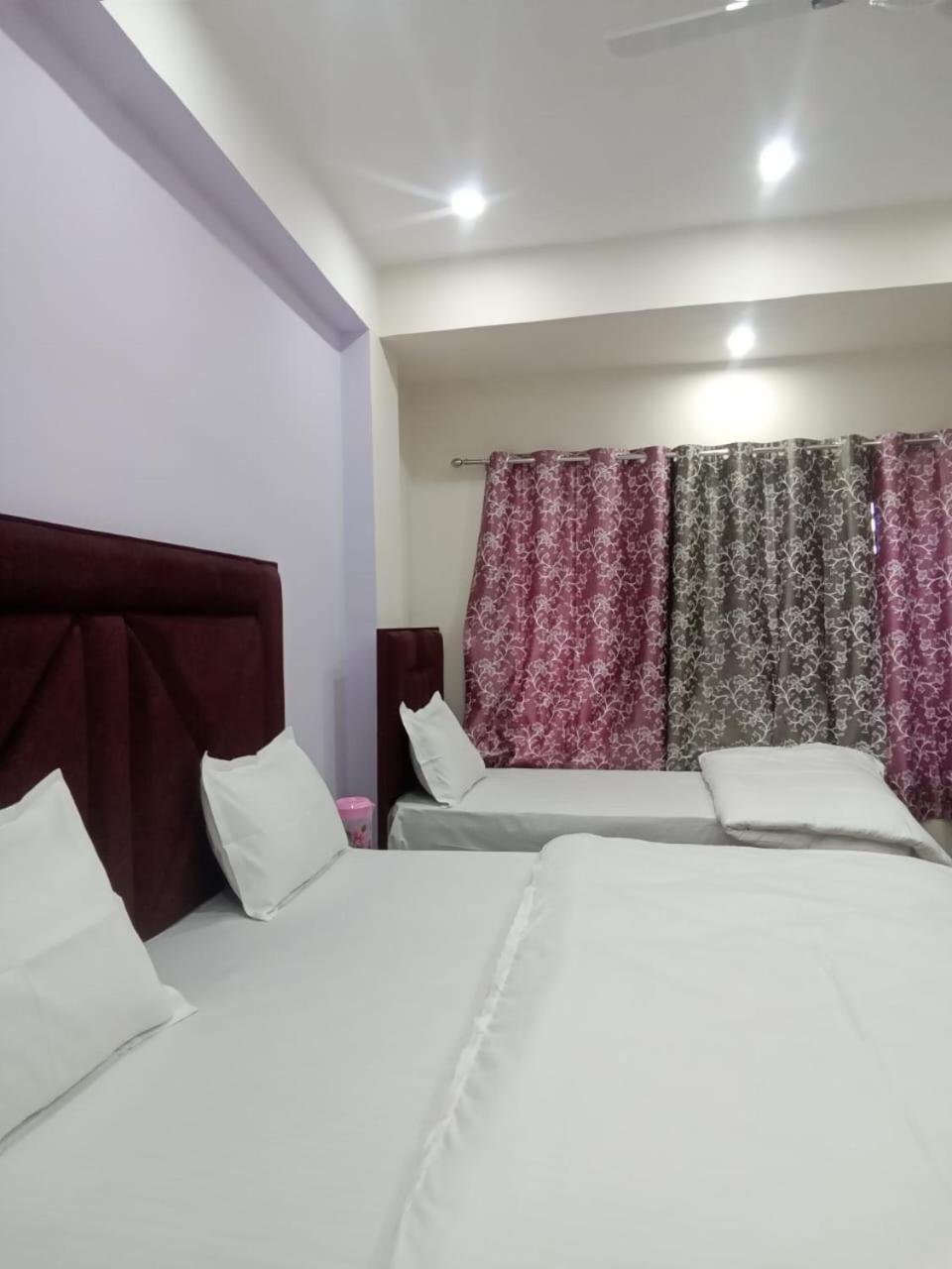 Отель Dixit Residency Вриндавана Экстерьер фото