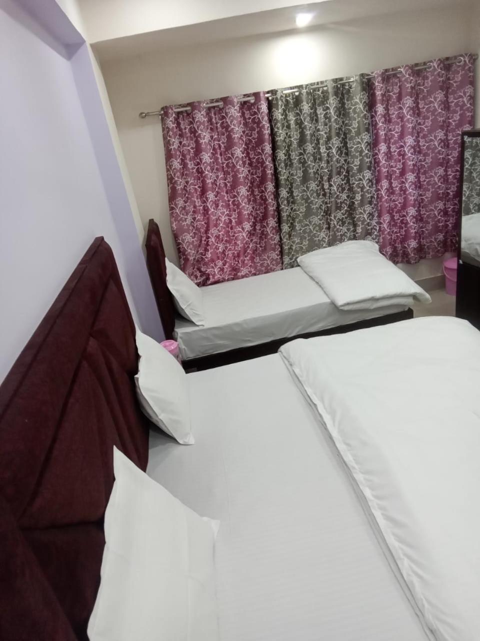 Отель Dixit Residency Вриндавана Экстерьер фото