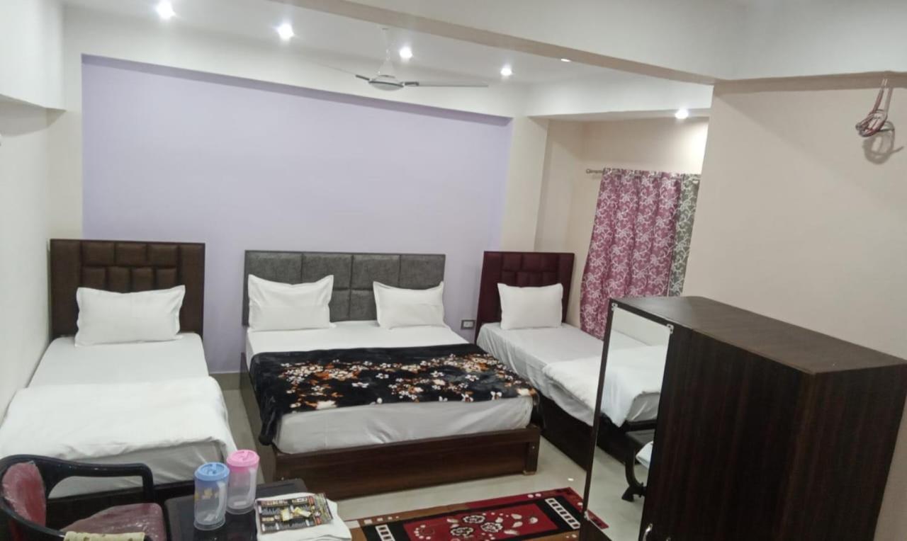 Отель Dixit Residency Вриндавана Экстерьер фото
