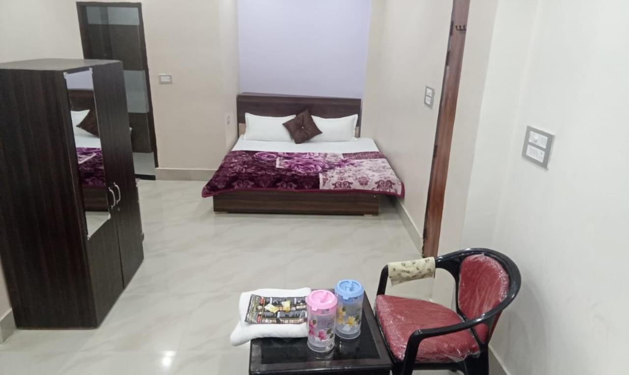 Отель Dixit Residency Вриндавана Экстерьер фото