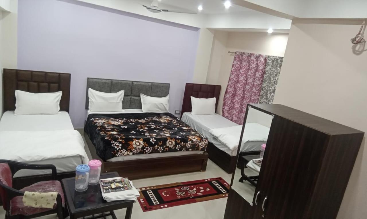 Отель Dixit Residency Вриндавана Экстерьер фото