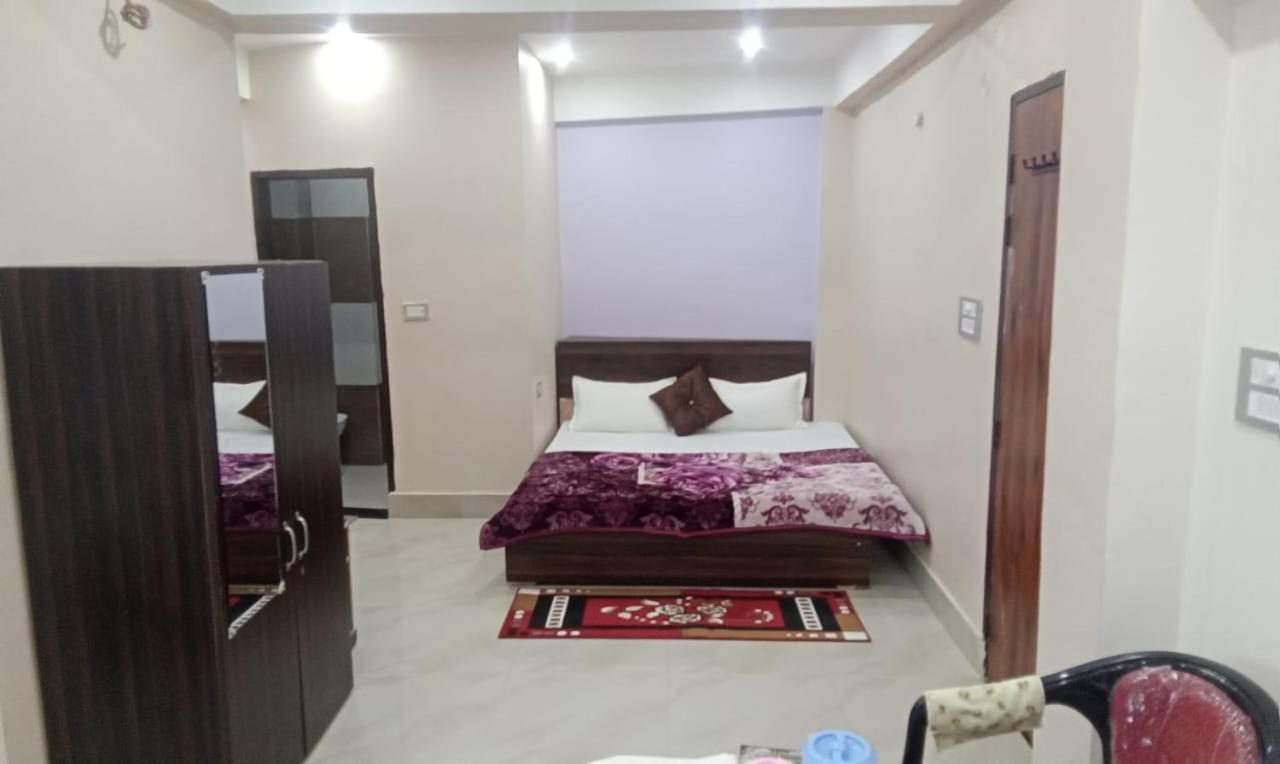 Отель Dixit Residency Вриндавана Экстерьер фото