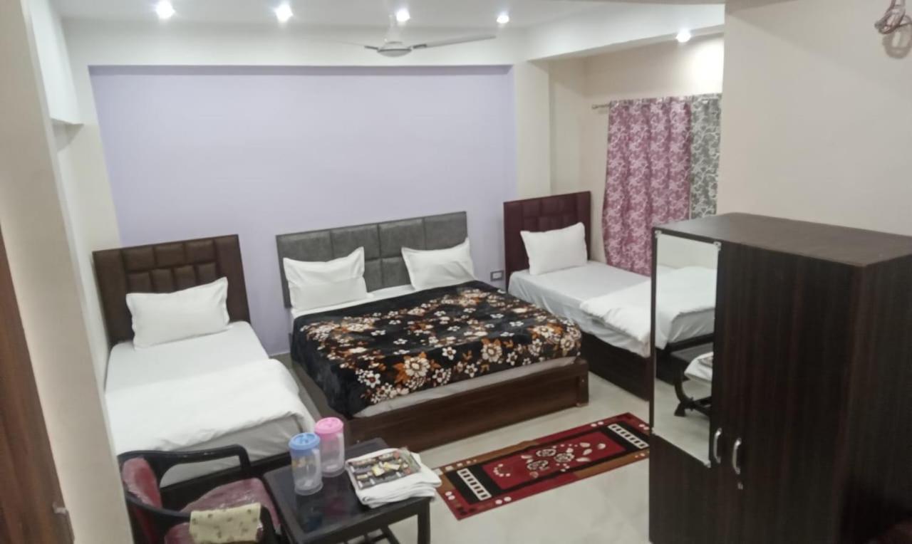 Отель Dixit Residency Вриндавана Экстерьер фото