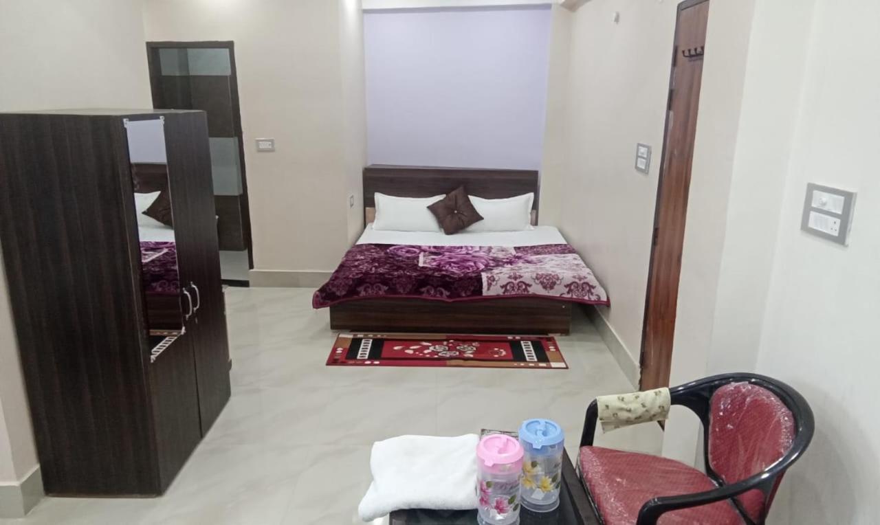 Отель Dixit Residency Вриндавана Экстерьер фото
