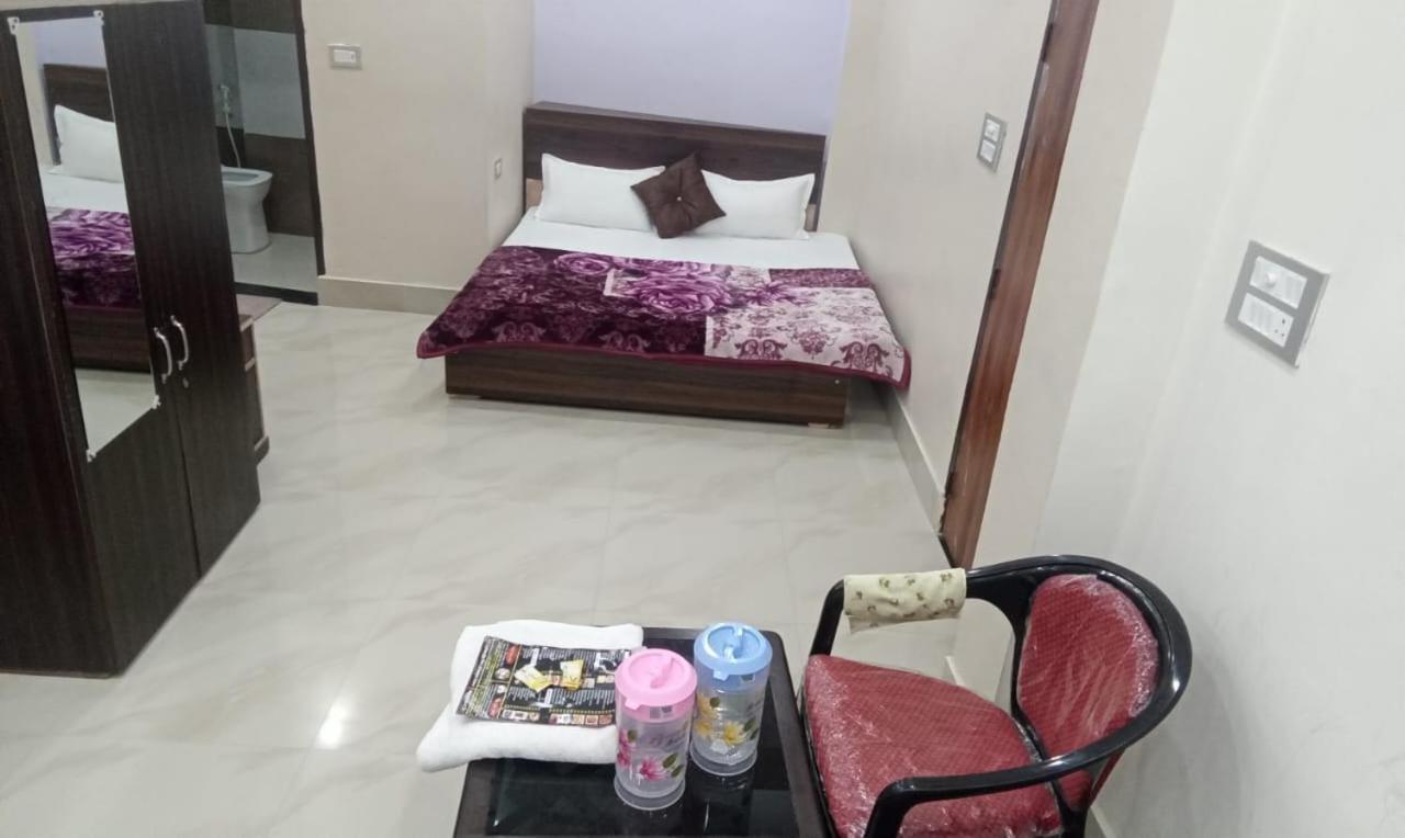 Отель Dixit Residency Вриндавана Экстерьер фото